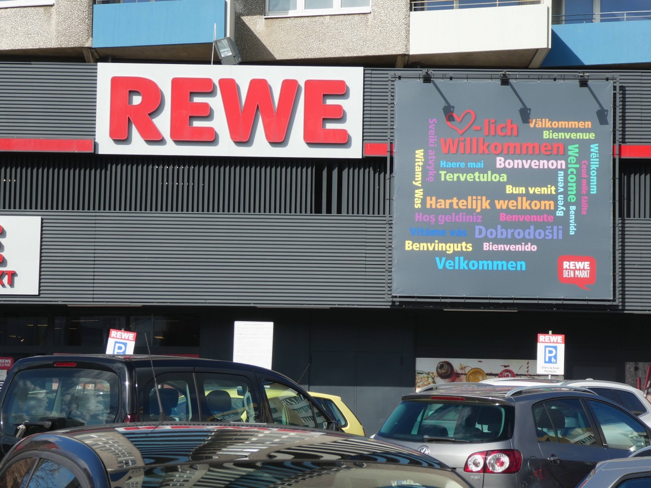 Bochum: Ein heftiger Streit zwischen Rewe-Kunden und Security ist heftig eskaliert! (Symbolbild)