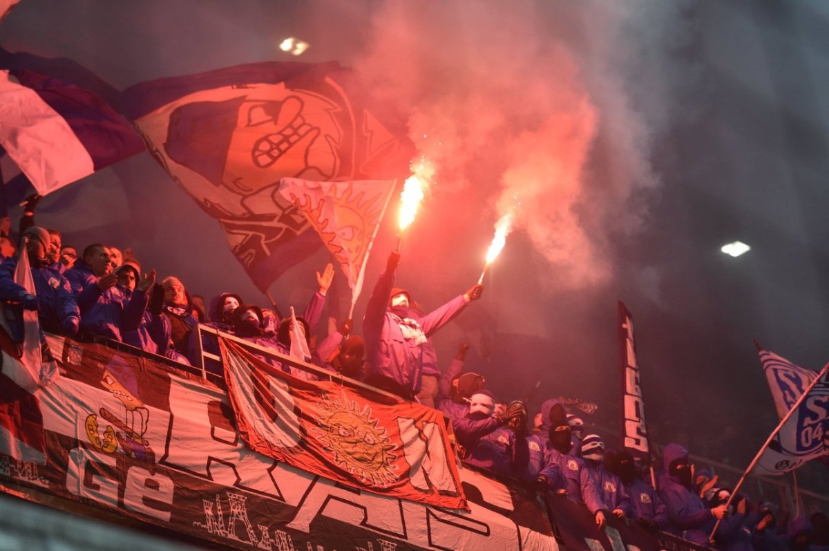 schalke Pyro.jpg