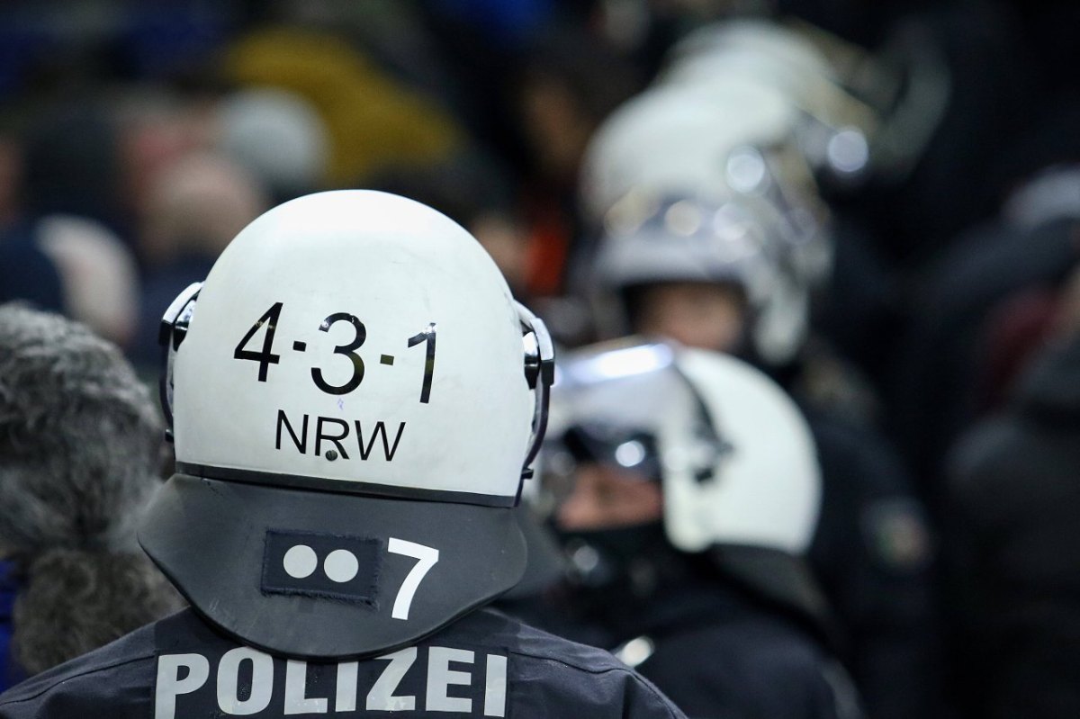 schalke-dresden-polizei.jpg