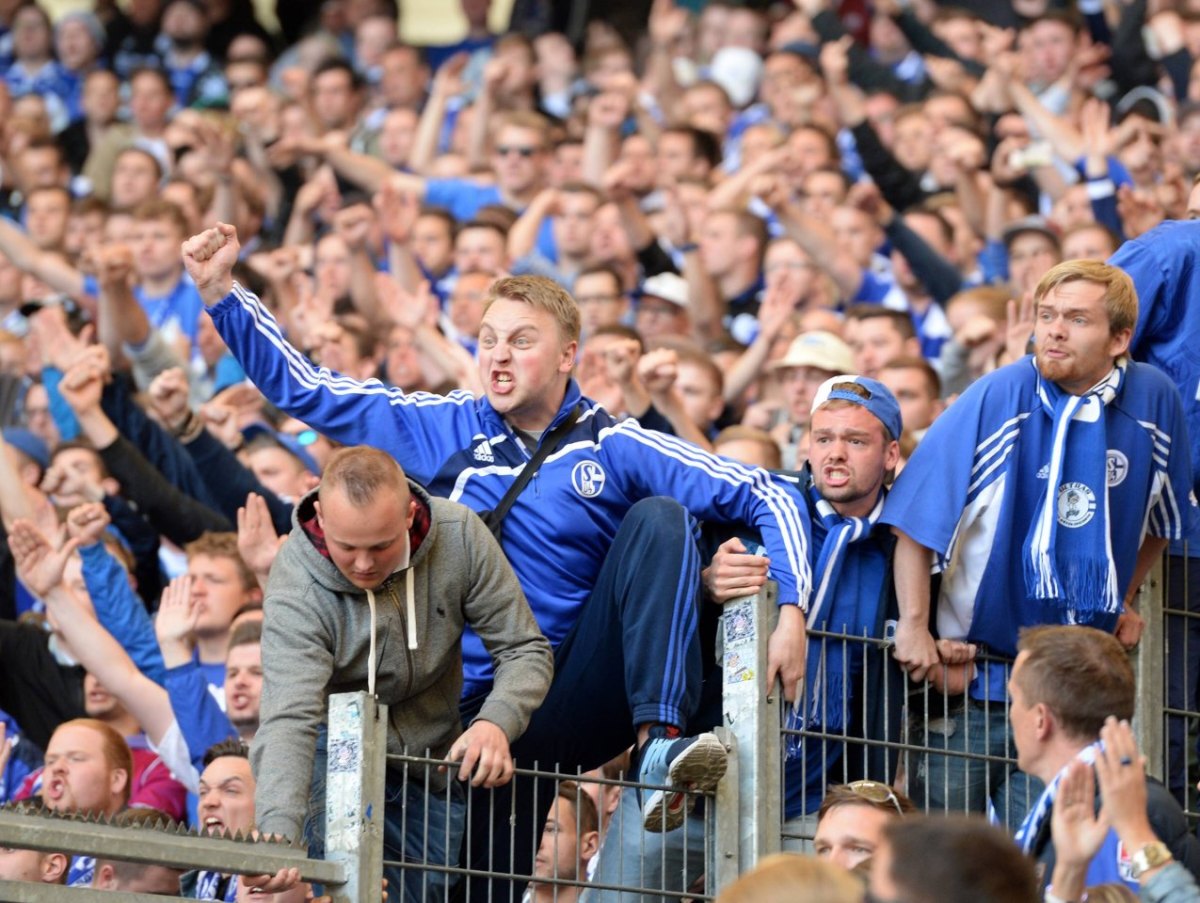 schalke-fans-wut-sauer.jpg