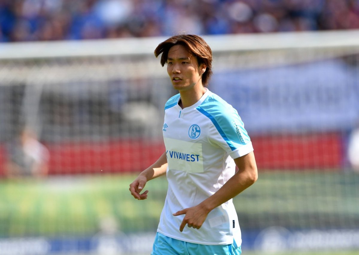 schalke-itakura.jpg