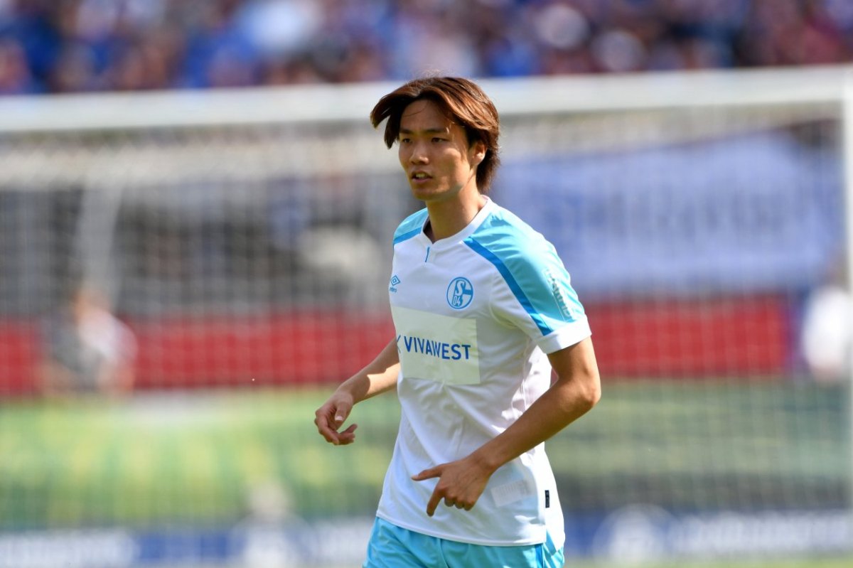 schalke-itakura.jpg