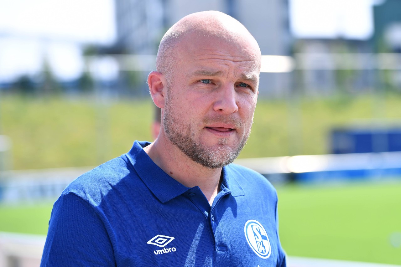 Beim FC Schalke 04 hat Rouven Schröder Mikhailov nun doch klar gemacht.