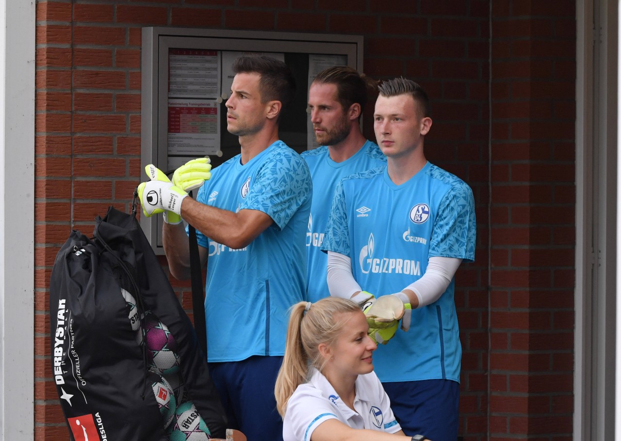 Der FC Schalke 04 trennt sich von Markus Schubert (r.).