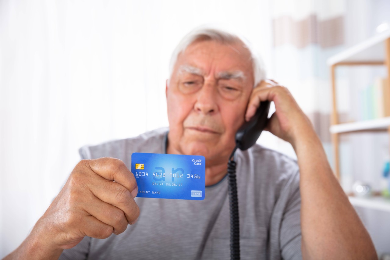 Sparkasse in NRW: Besonders ältere Menschen sollen für das Risiko sensibilisiert werden. (Symbolbild)