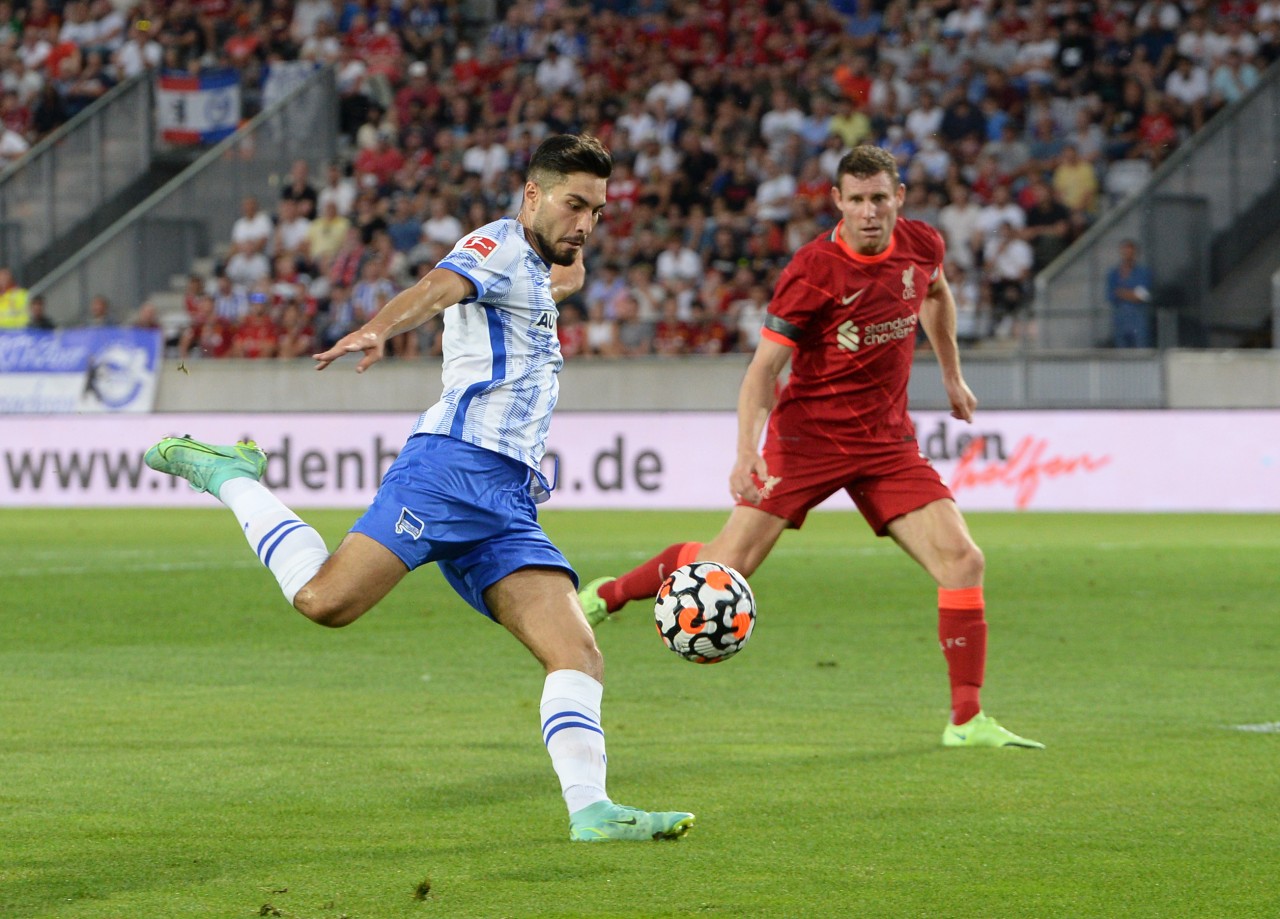 Ex-Schalker Suat Serdar bei seinem Traumtor gegen Liverpool.