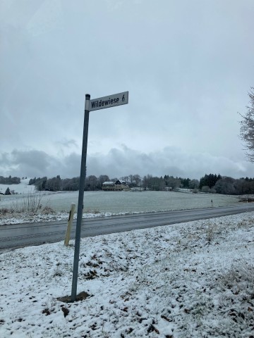 In Sundern im Sauerland hat es in der Nacht zu Samstag ordentlich geschneit.