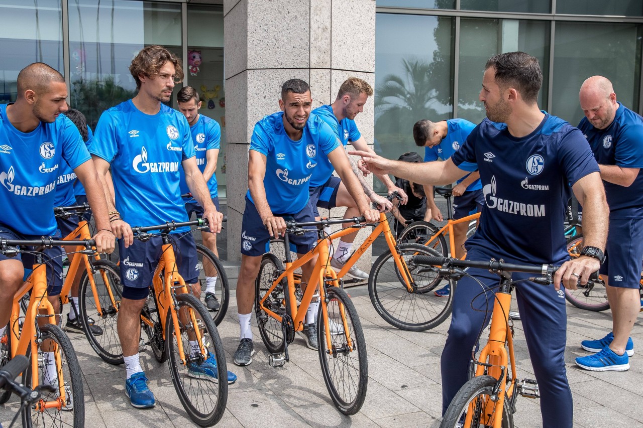 Tedesco und seine Spieler im Trainingslager in China.