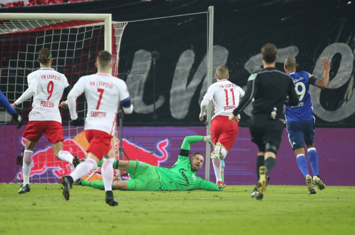 timo-werner-schalke-leipzig-schwalbe.jpg