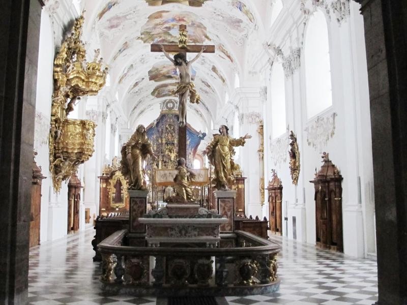 Prunkvoll kommt das Stift Stams daher: Das Zisterzienserkloster stammt aus dem 13. Jahrhundert.