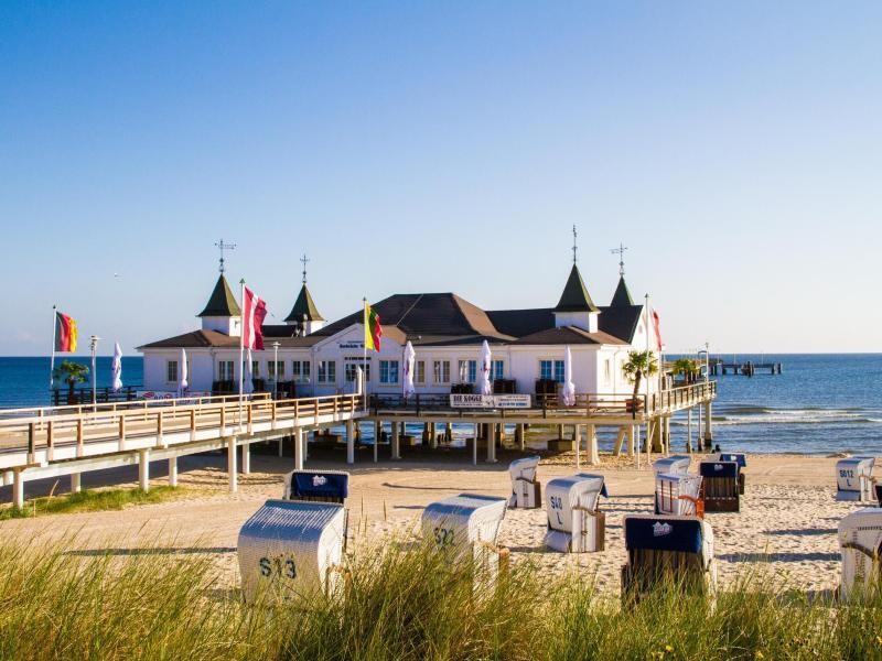 Ahlbecks Schmuckstück: Auch wenn im Herbst am Strand nicht mehr ganz so viel los ist, lohnt sich ein Abstecher zur Seebrücke.