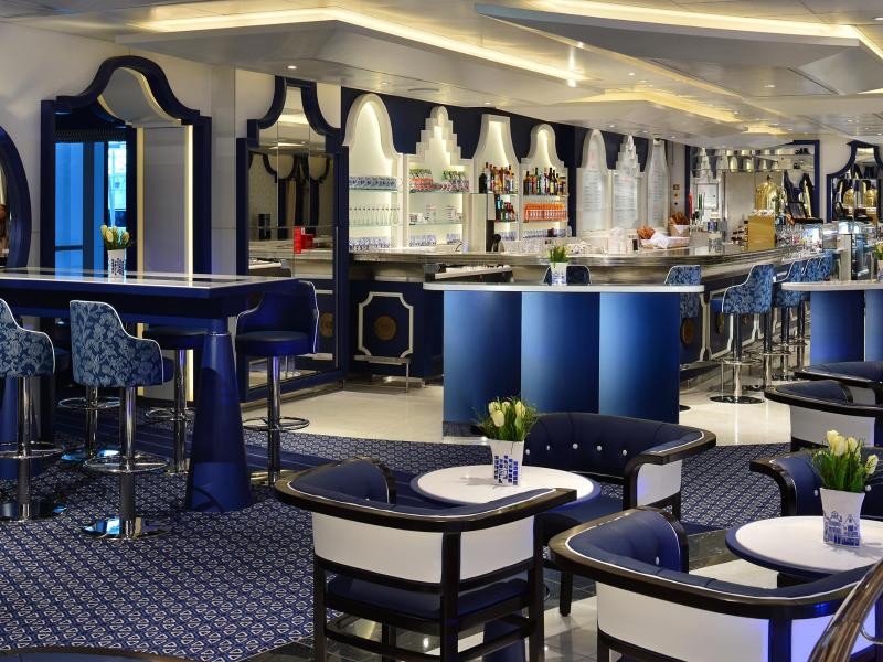 Mit dem Grand Dutch Café gibt es bei Holland America Line erstmals ein holländisches Bistro.