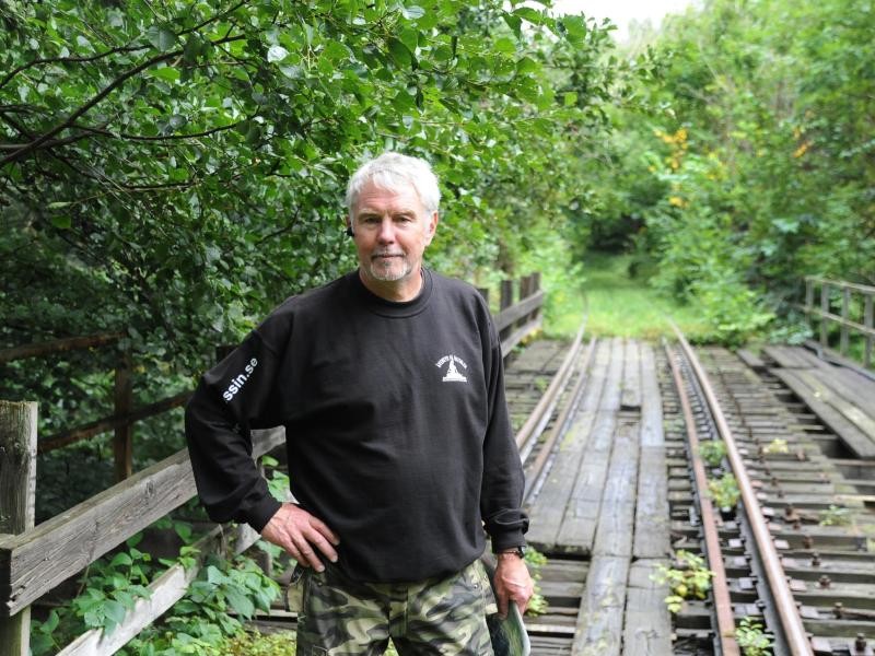 Stephan Ewald hat die Bahnstrecke durch das Fyledalen selbst freigelegt. Heute bietet er Draisenfahrten an.