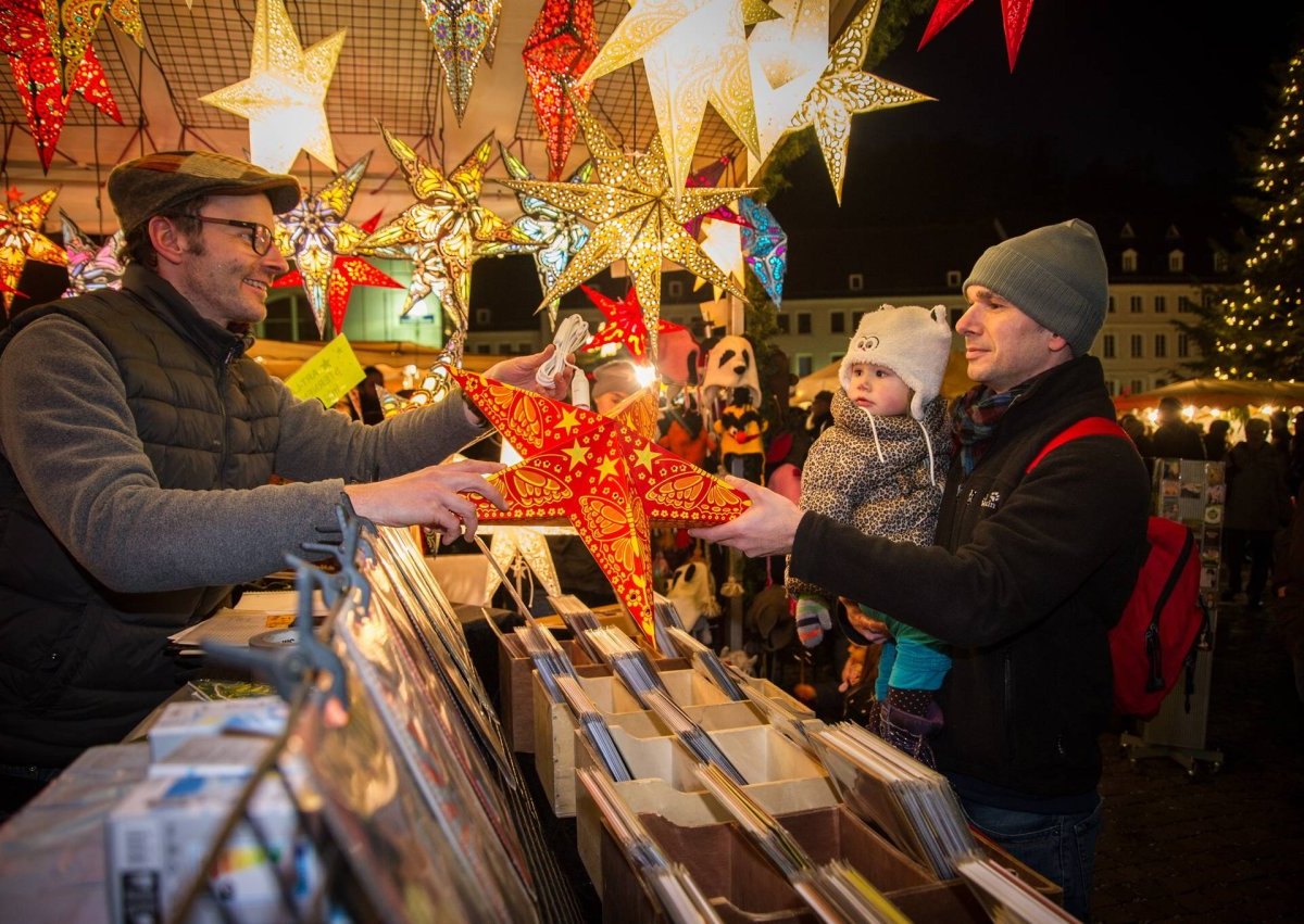 weihnachtsmarkt-stand-bude-kauf.jpg