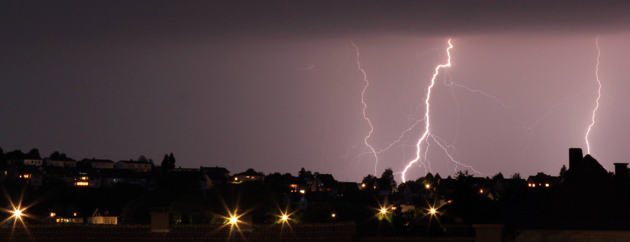 Wetter in NRW: Am Donnerstag werde teils schwere Gewitter inklusive Starkregen, Sturmböen und Hagel erwartet. 