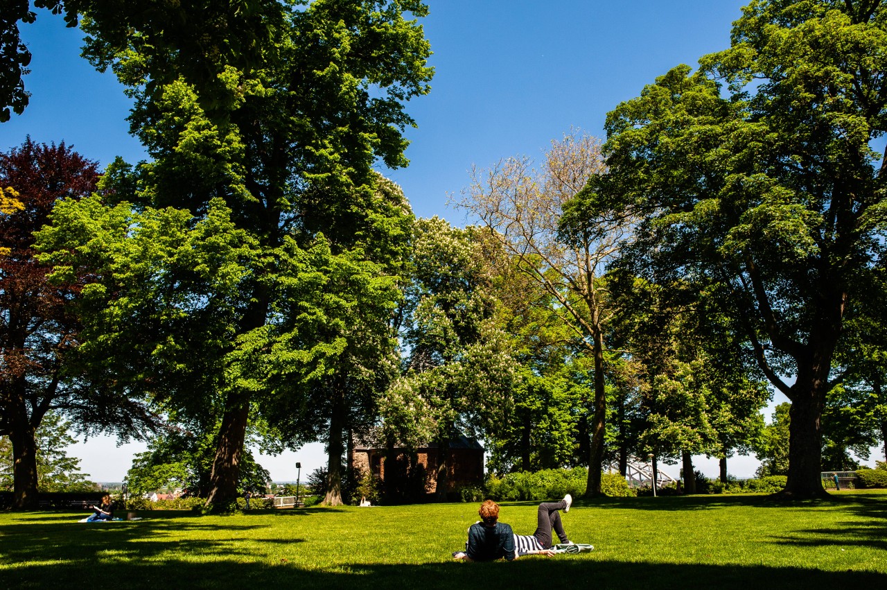 Wetter in NRW: Menschen in der Region können sich freuen. Das gute Wetter hält an! (Symbolbild)