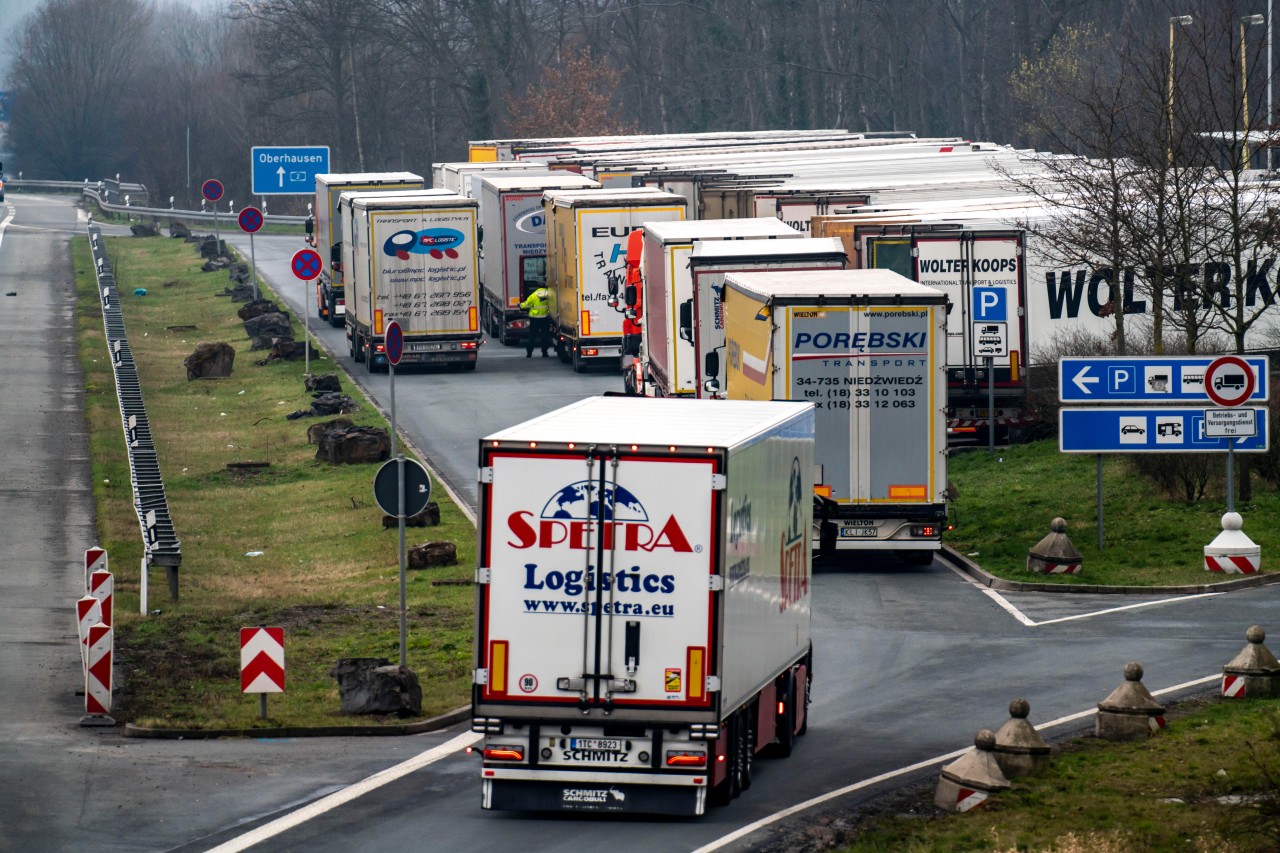 Auf einem A43-Rastplatz erlebte eine Mutter einen Schock. (Symbolbild)