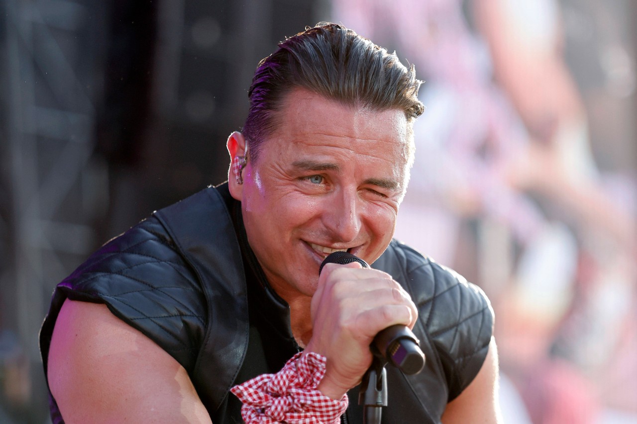 Andreas Gabalier rockte bei Sonnenuntergang den Mönchengladbacher Sparkassenpark.