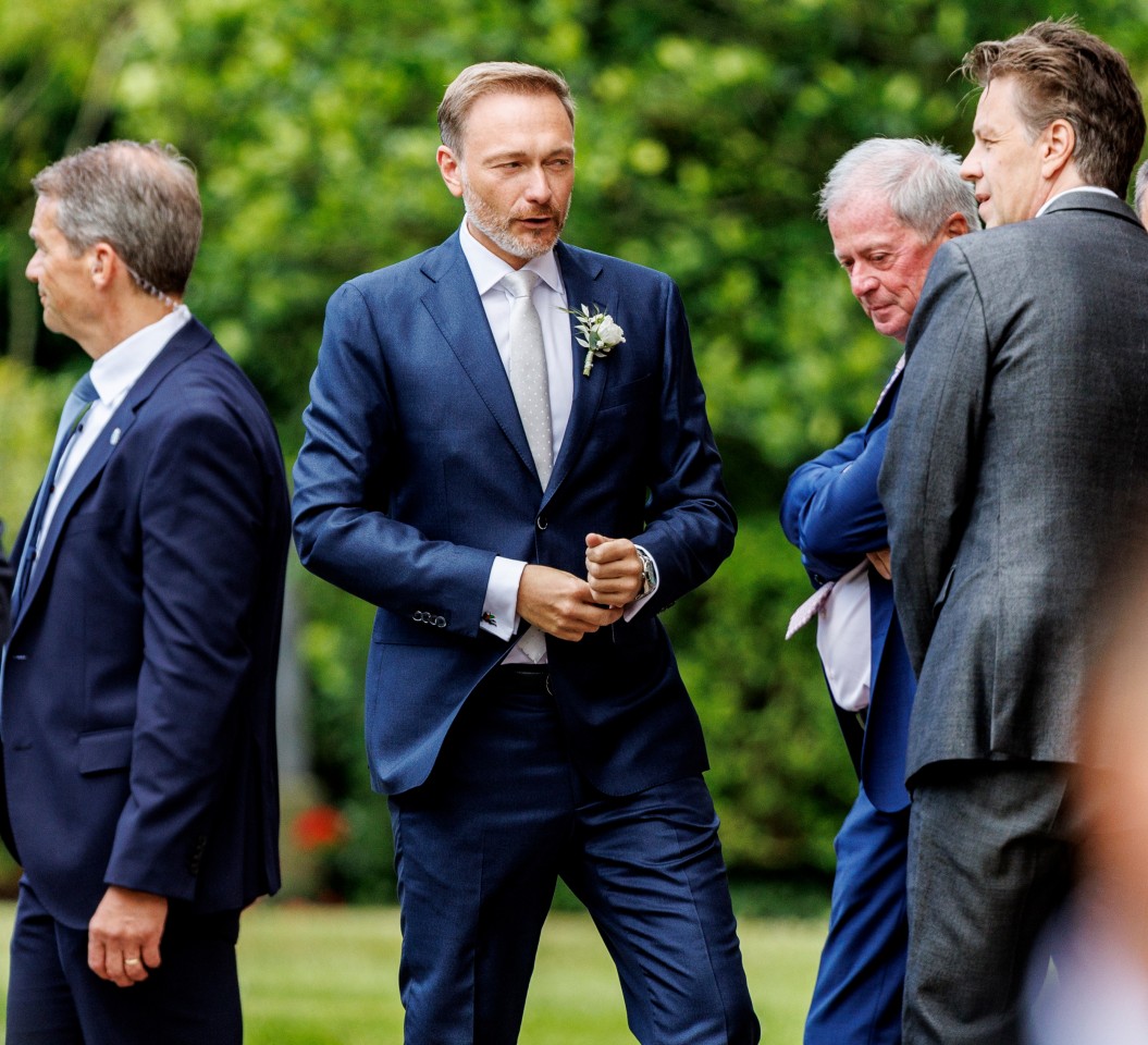 Christian Lindner am Samstag vor der Hochzeit in der Kirche St. Severin auf Sylt.