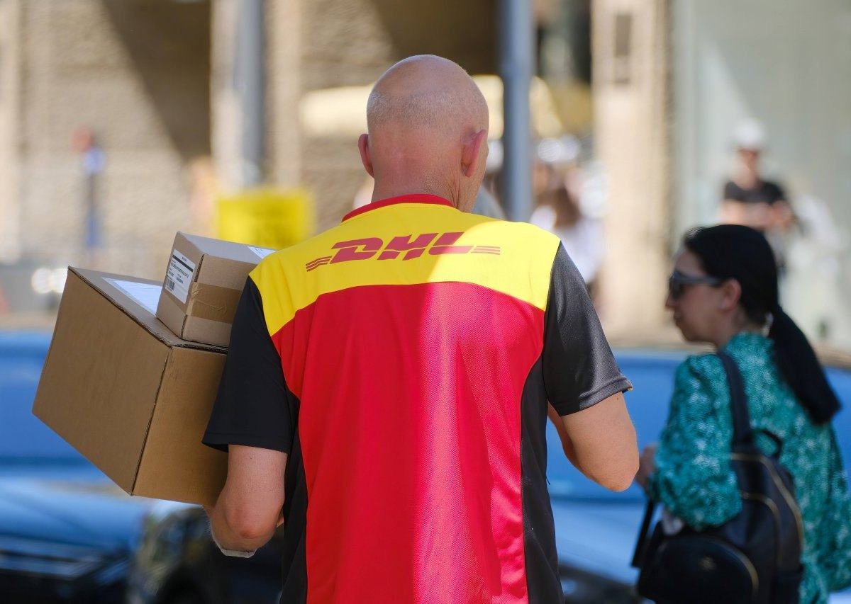 DHL