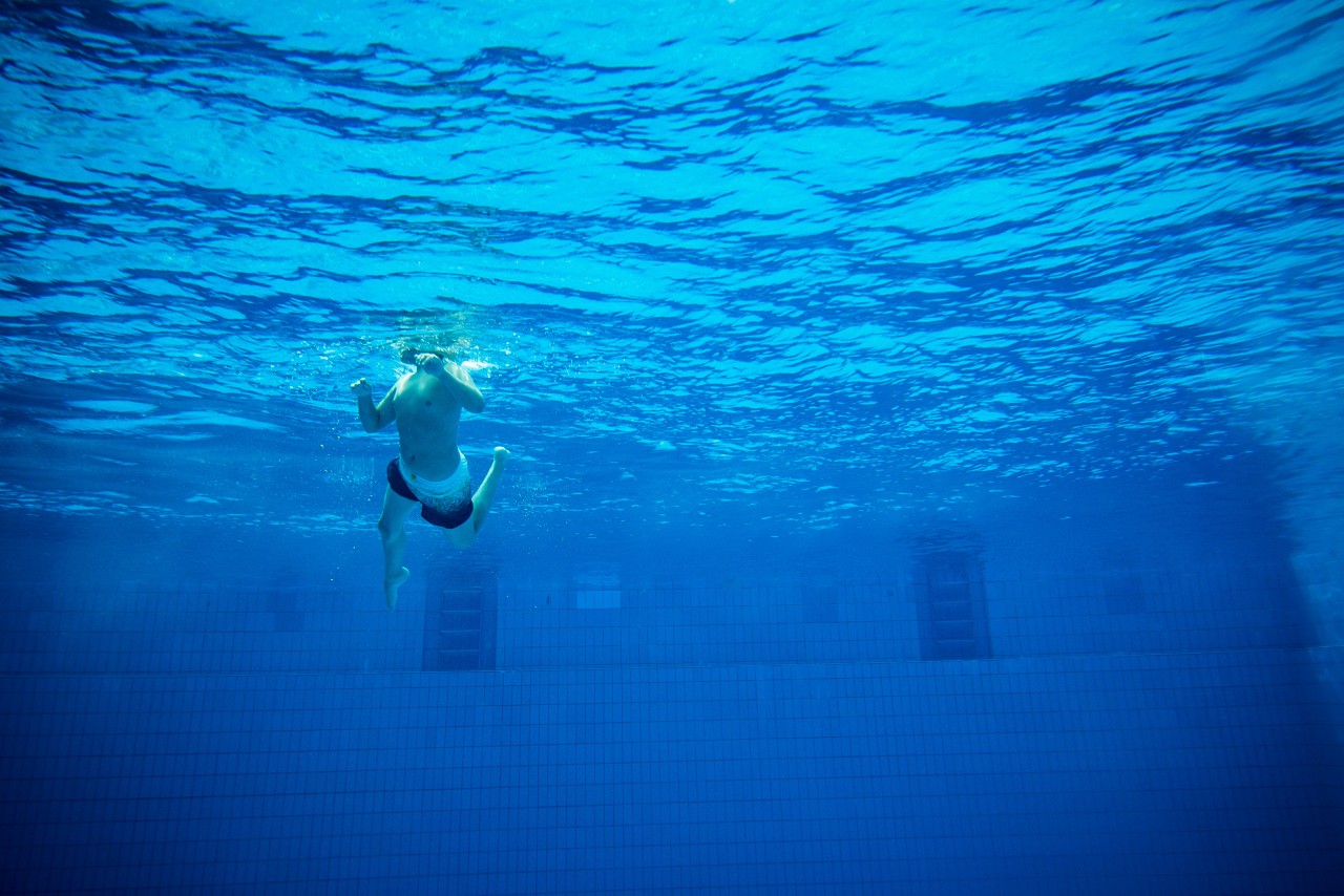 Machen Ruhrgebietsstädte wie Essen, Duisburg und Co. wegen der Gas-Krise bald die Schwimm- und Freibäder dicht? (Symbolfoto)