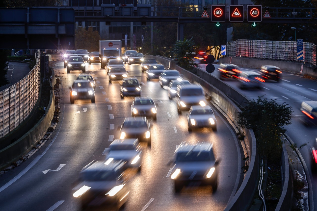 Auf der A52 in Essen ist es am Samstagnachmittag zu einem Unfall gekommen. (Symbolbild)