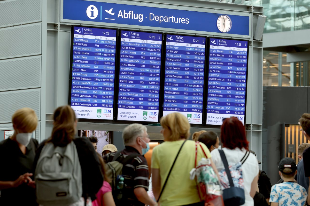 Für Passagiere könnte es am Flughafen Düsseldorf noch dicker kommen.