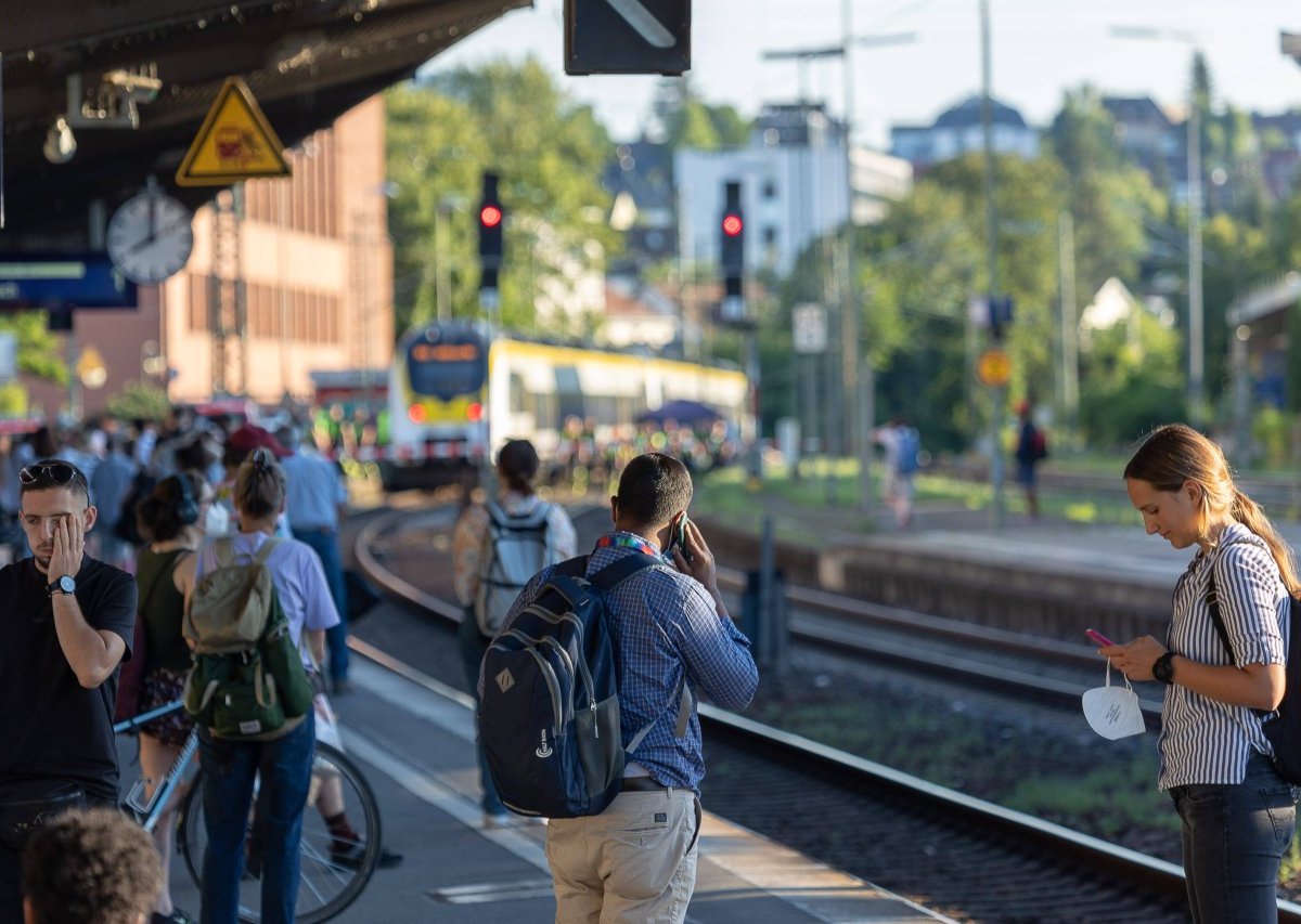 deutsche-bahn-bahnhof-reutlingen.jpg