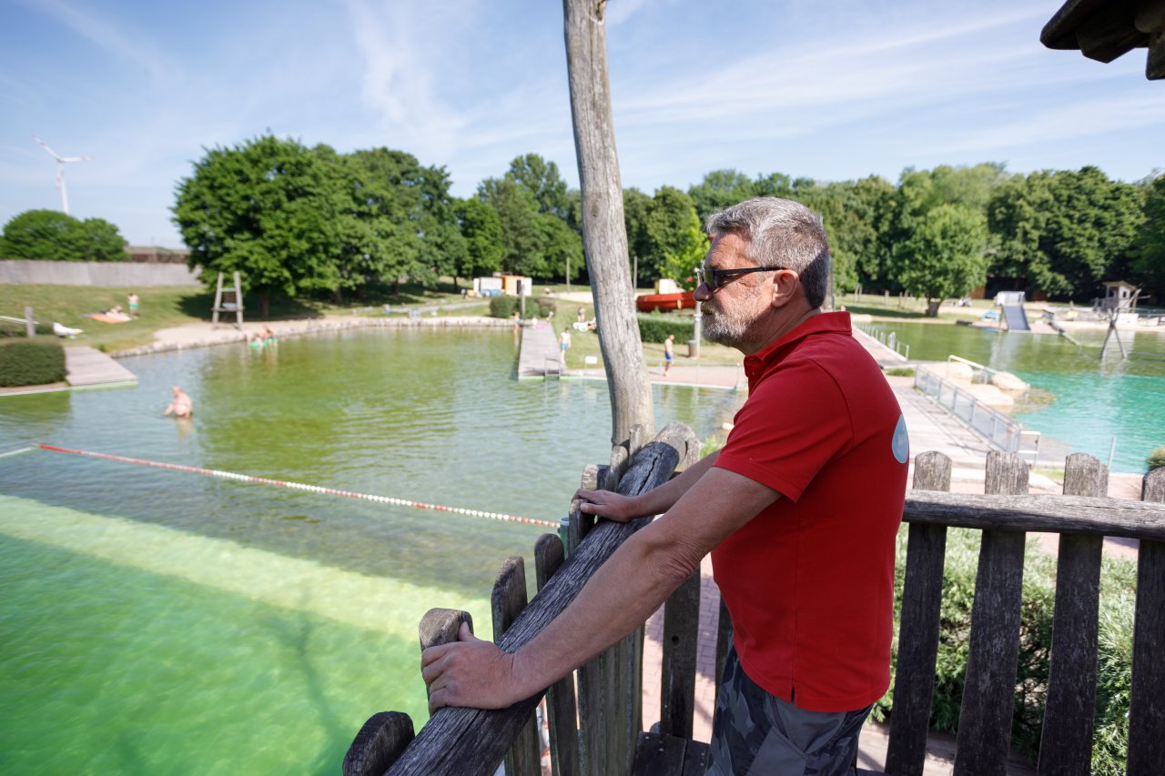 Großer Einsatz auf einem Bauernhof in Mülheim! Es gehe um „tierschutzrechtliche Verstöße“. 