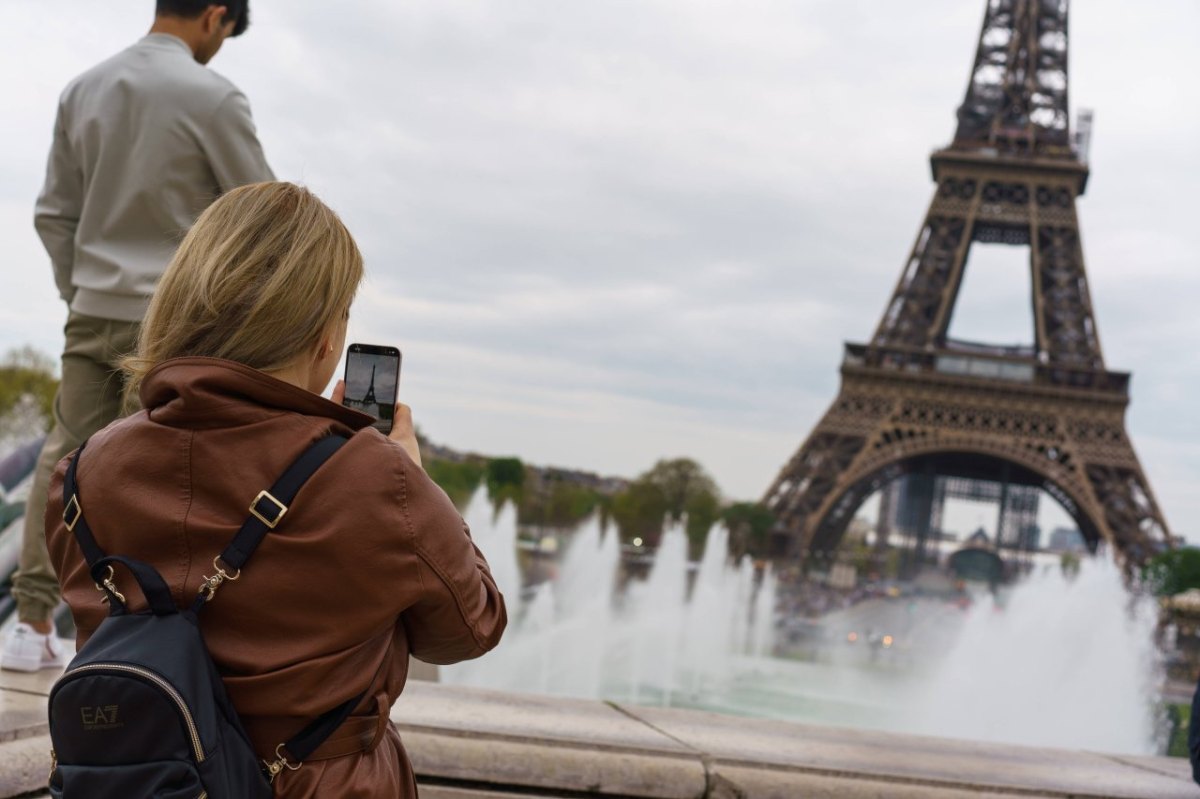 urlaub-in-frankreich-eiffelturm-einsturzgefährdet.jpg