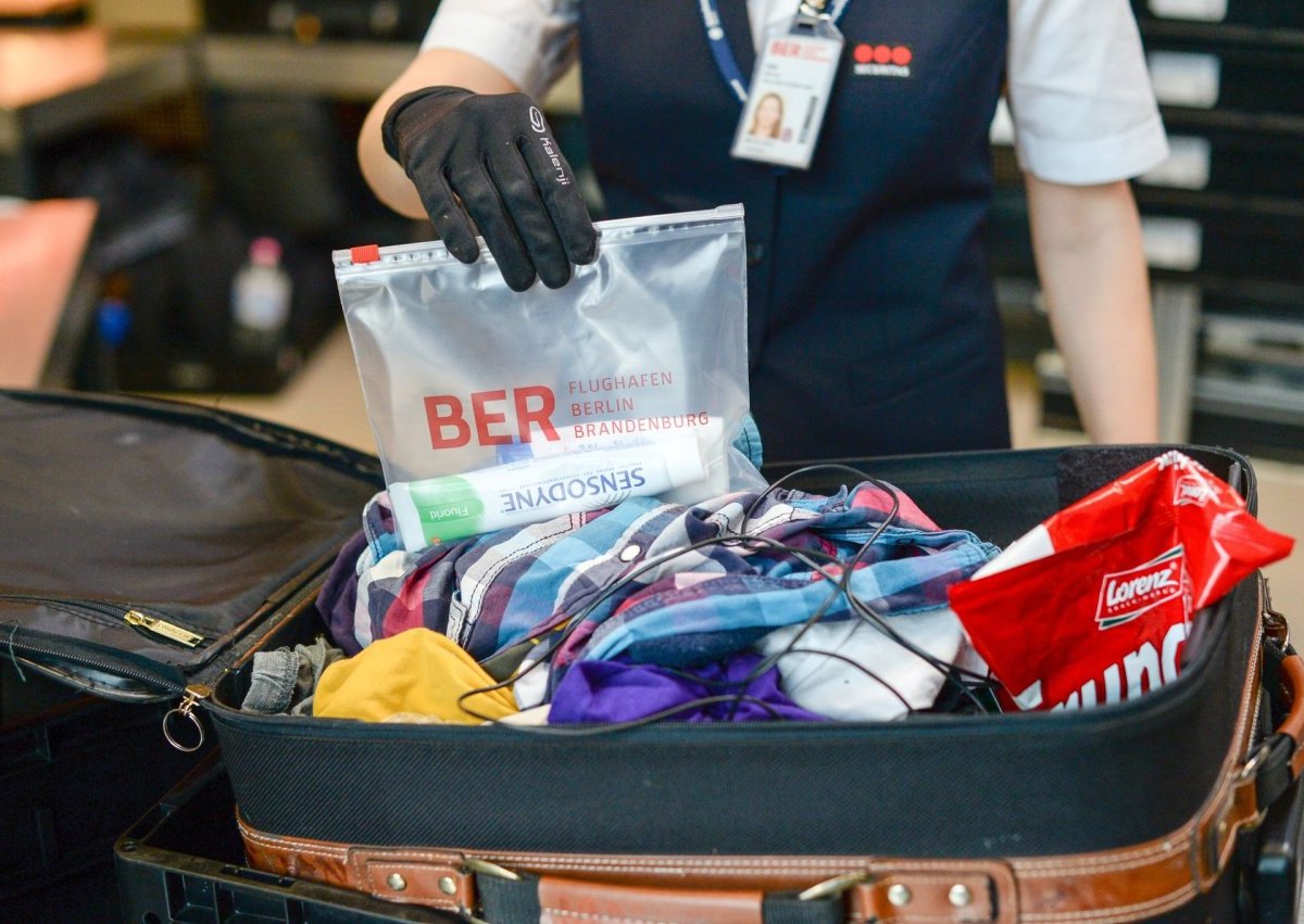 Gepäckkontrollen am Flughafen Tegel