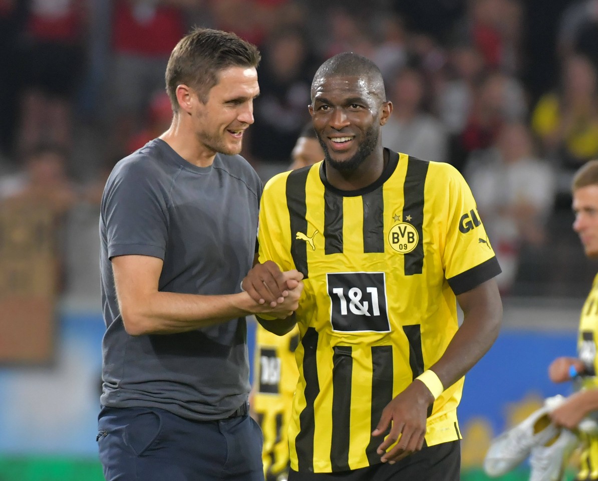 Sebastian Kehl mit Anthony Modeste. 