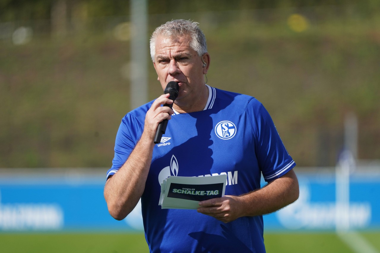 FC Schalke 04-Stadionsprecher Dirk Oberschulte-Beckmann bedauert den Abgang von Victor Palsson.