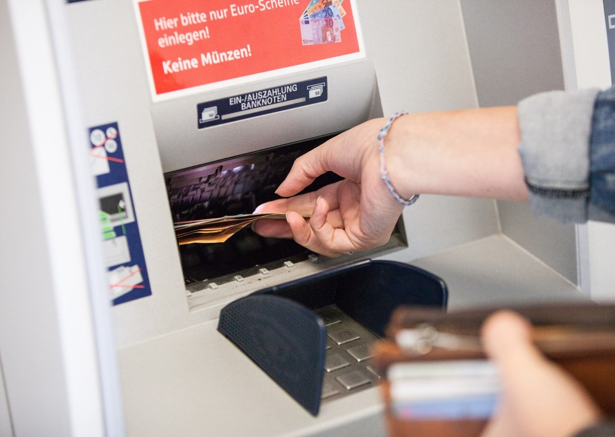 Sparkasse, Deutsche Bank und Co.: Vorsicht beim Geldabheben! (Symbolfoto)