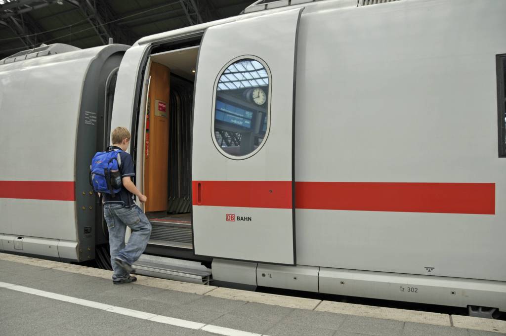 Bahn-in-NRW-Kind