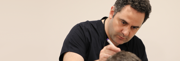 Dr. Levent Acar, Chefarzt der Cosmedica Clinic. Dr. Levent Acar, Chefarzt der Cosmedica Clinic.