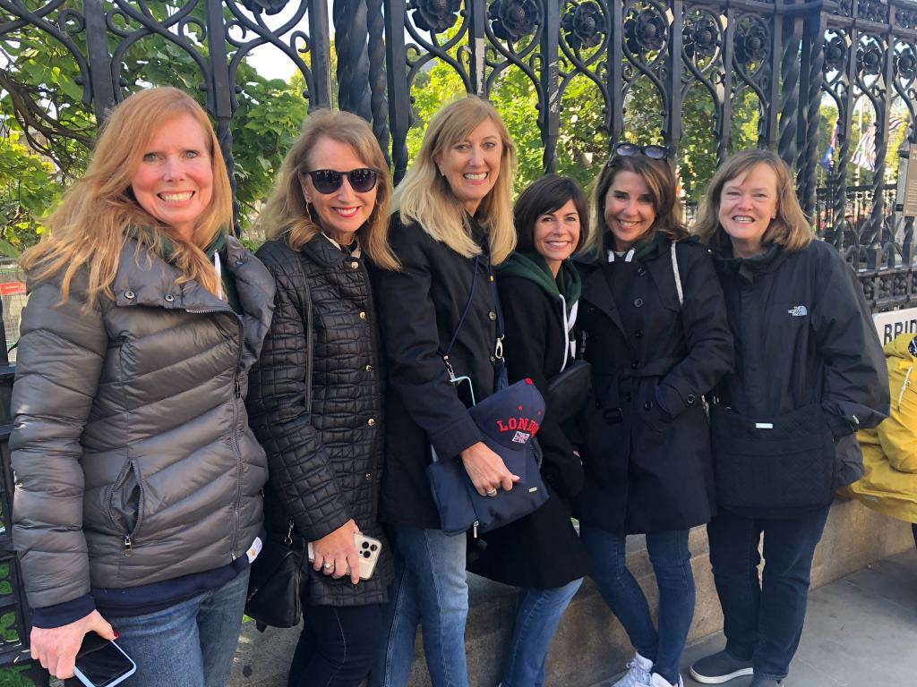 Holly, Kim, Karen, Melinda, Anne und Carrie sind extra aus Texas angereist, um die Beerdigung der Queen live mitzuerleben.