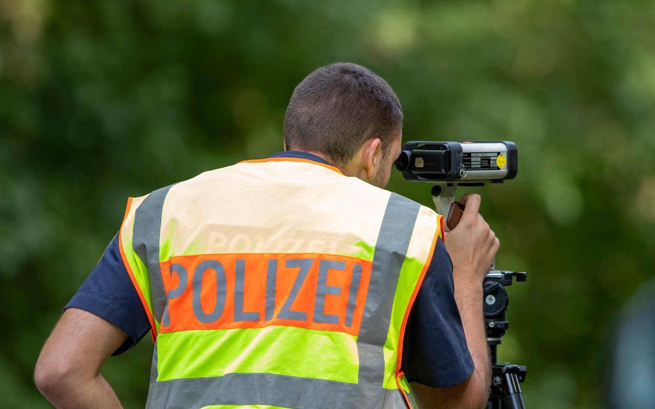 Die Polizei Oberhausen hat einen rasenden Busfahrer erwischt. (Symbolbild)