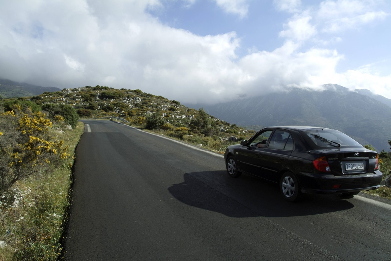 Ein Mann will auf Kreta sein Miet-Auto abholen. Doch dann folgt die böse Überraschung (Symbolbild).