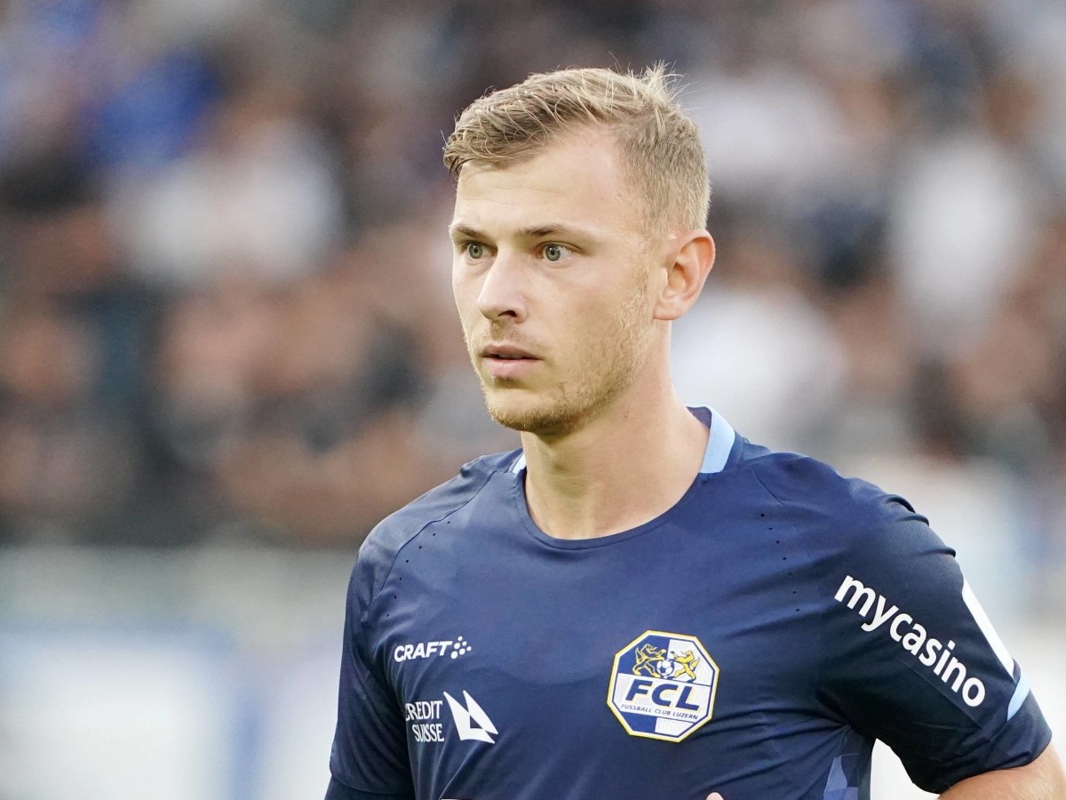 Max Meyer schaut entsetzt.