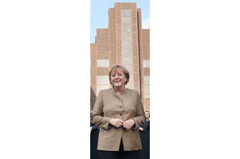 Auf Bundeskanzlerin Merkel kann er dabei zählen: Begeistert bin ich nicht, um es vorsichtig zu sagen. Für mich gelten die Verträge, die wir mit den Beteiligten abgeschlossen haben.