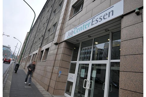 Die Zuschüsse und Zuweisungen an Langzeitarbeitslose, den sogenannten Hartz-IV-Empfängern, sollen in bisher noch unbekannter Höhe abgesenkt werden. Foto: Oliver Müller