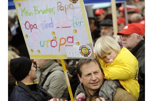 Auf zahlreichen Plakaten...
