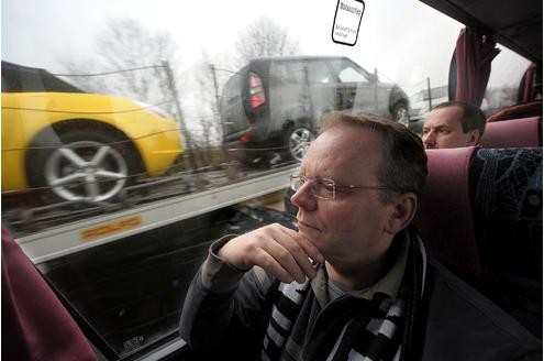 ...Opel-Belegschaftsmitglieder zur Kundgebung nach Rüsselsheim. 