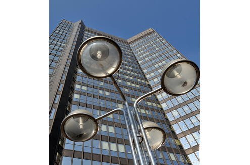 Die Stadt schließt erstmals in diesem Jahr ihr Rathaus für längere Zeit komplett ab und macht Betriebsferien: Vom 22. Dezember bis 30. Dezember. Der Effekt: Mitarbeiter sollen Gleitzeit, Überstunden und Resturlaubstage abfeiern, dann muss die Stadt dafür keine Rückstellung mehr bilden. Ersparnis: 12,5 Millionen. Foto: H.W. Rieck