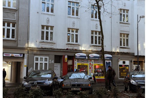 Rund zwei Wochen zuvor war das Haus an der Mallinckrodtstraße 54 von Ordnungsamt und Polizei geräumt worden — ob das auch bei Hausnummer 317 möglich ist, ist fraglich. Foto: Knut Vahlensieck