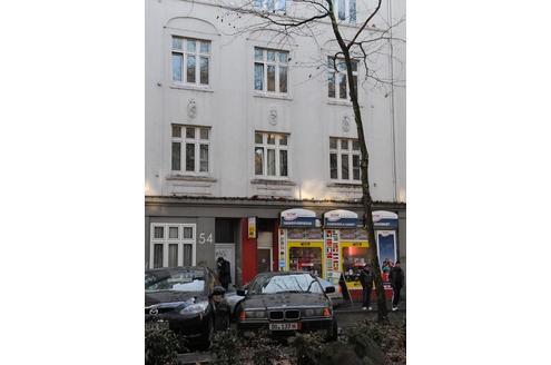 Rund zwei Wochen zuvor war das Haus an der Mallinckrodtstraße 54 von Ordnungsamt und Polizei geräumt worden — ob das auch bei Hausnummer 317 möglich ist, ist fraglich. Foto: Knut Vahlensieck