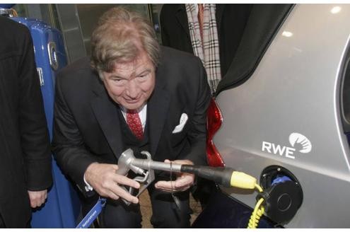 Im September 2012 läuft Großmanns Vertrag bei RWE aus. Dann ist er 60 und hat bereits angekündigt, dass er auf keinen Fall verlängern wird. Als Nachfolger werden derzeit gehandelt ...