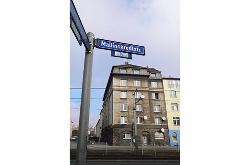 Das seit Monaten von Rumänen und Bulgaren besetzte Haus an der Mallinckrodtstraße 317 in der Nordstadt von Dortmund am 17. Februar 2011 (Vorderansicht). Foto: Matthias Graben/WAZ-Fotopool