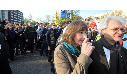 Vor der Messe Essen demonstrieren am Mittwoch rund 200 Atomkraftgegner. In der Gruga tagte Energieriese RWE zur Jahreshauptversammlung. Foto: Dirk Bauer